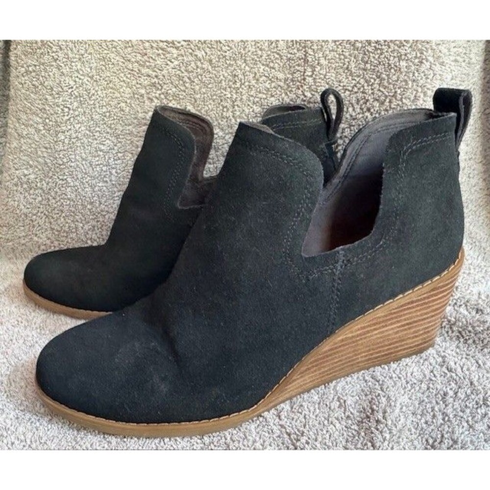 TOMS Women's Kallie Cutout Black Suede Booties Boot sz 10 Wedge Heel Ankle EUC